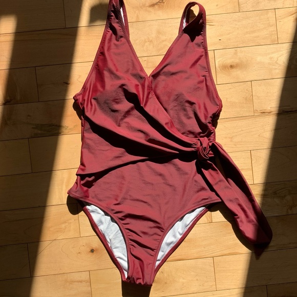 Cupshe Other - EUC - Cupshe Small one piece.